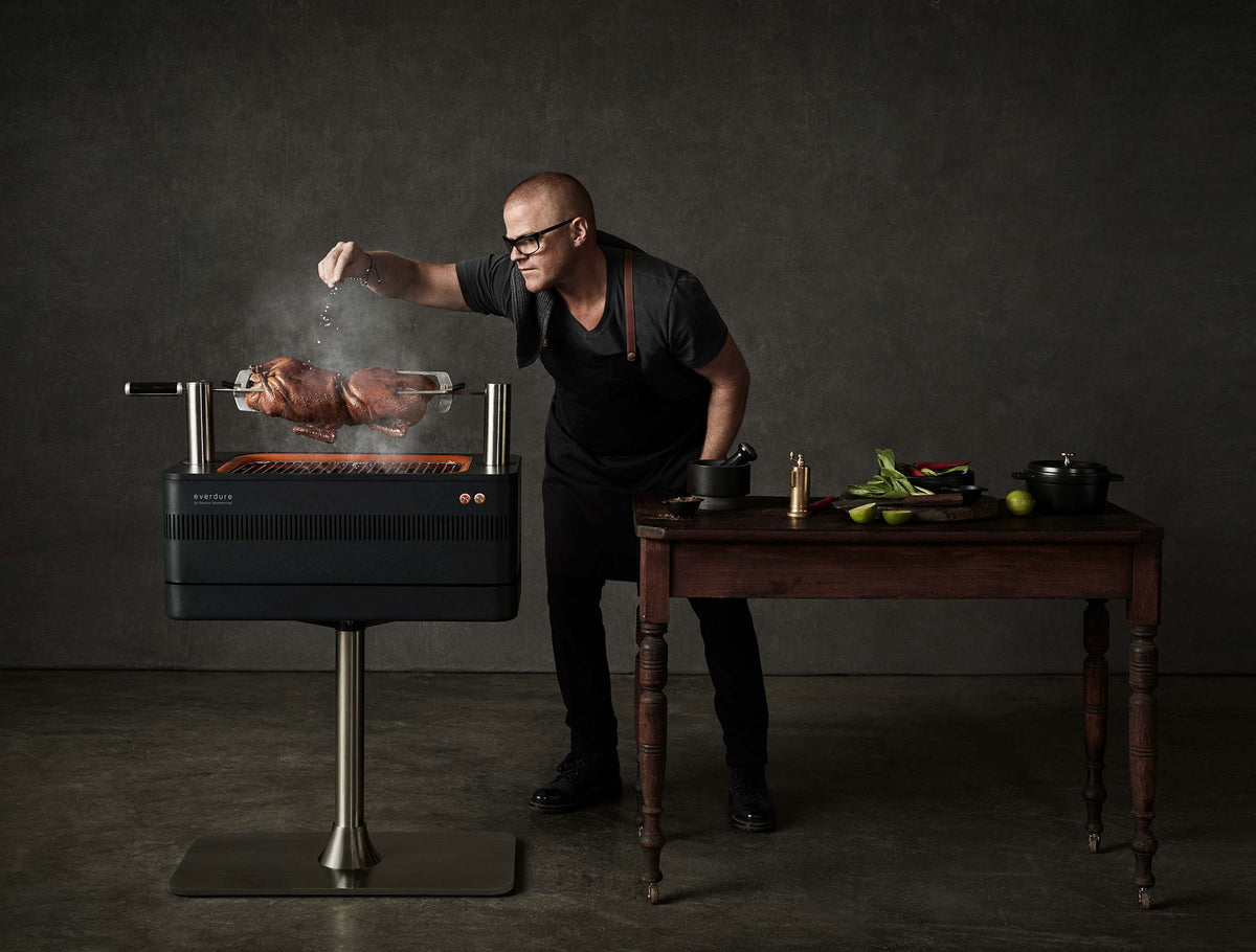 2026 Grill Węglowy z Zapłonem Elektrycznym – Szybkie Rozpalanie Płomieniem 1400W Fast Flame Ignition™ – Zawiera Rożen Obrotowy (15 kg) i Stojak