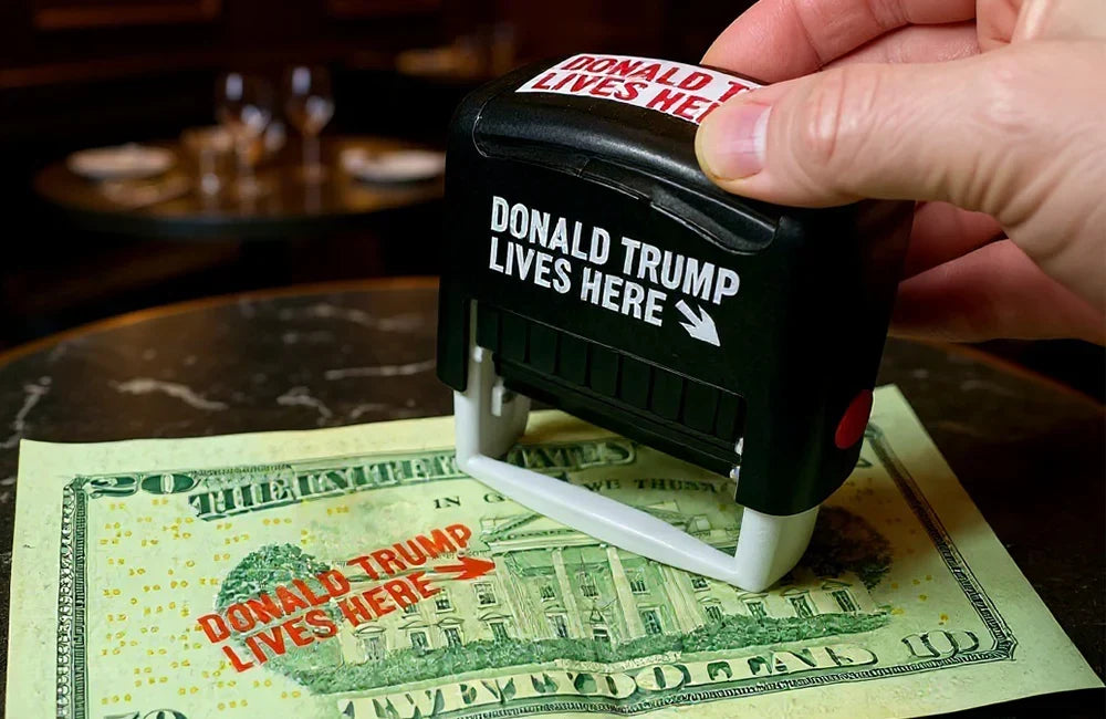 Znaczek walutowy "Donald Trump tu mieszka"